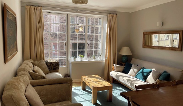 Comfortable Royal Mile apartment