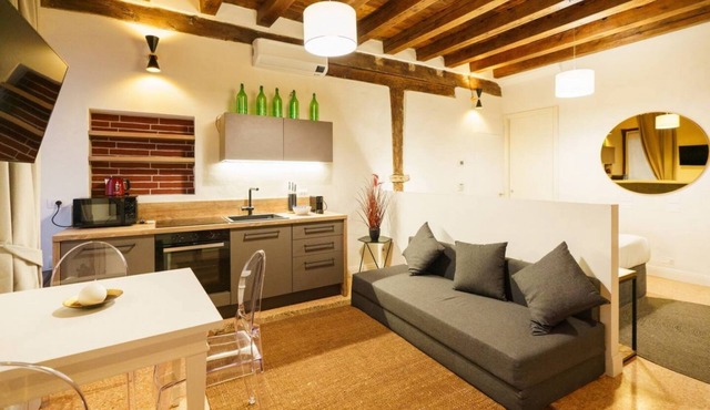 Comfortable Satyr Residence