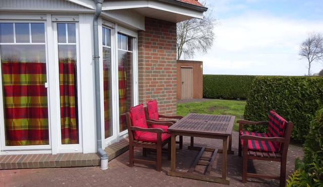 Comfortable semi-detached house with a sea view and a big garden