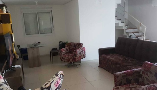 Comfortable, spacious duplex complete with garage