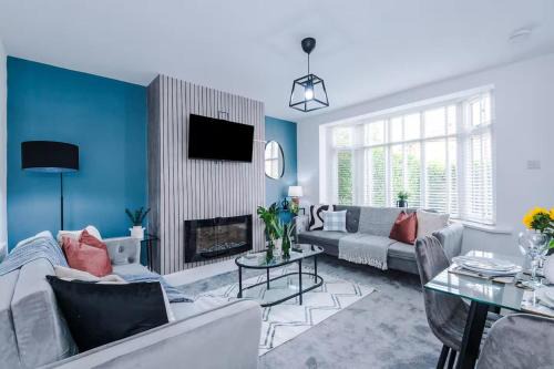 Comfortable & Spacious 3BR House near Coop Live Arena & Etihad Stadium with free Parking - New Management Since Jan '26