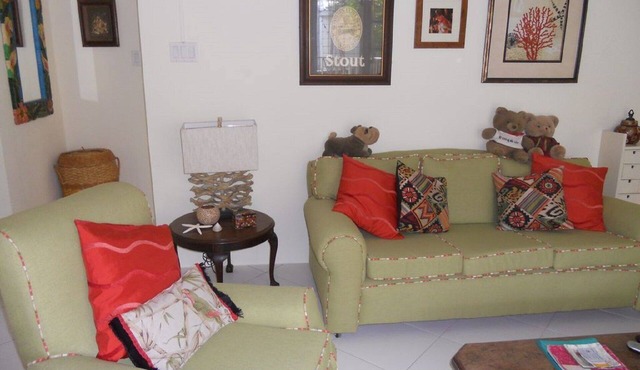 Comfortable & spacious one bed westcoast apartment, near shops, beach and pool.