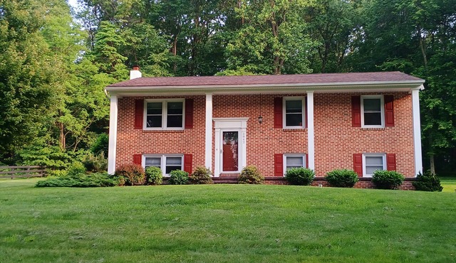 Comfortable Split Level with Hot Tub, High Speed Internet