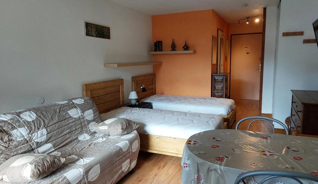 Comfortable studio with Wi-Fi and balcony in Brides-les-Bains