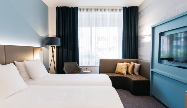 Comfortable Stay with Private Parking and Onsite Dining!