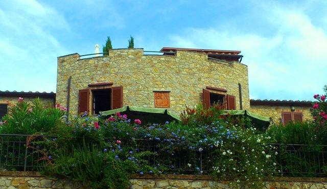 Comfortable stone village house in Giuncarico