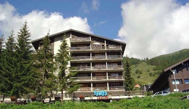 Comfortable studio for 2-4 persons : Living room with 2 single sofa-beds and 1 double sofa-bed - new