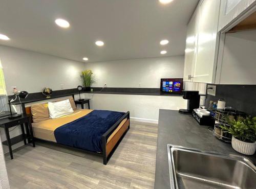 Comfortable Studio Near Downtown Atl Sleeps 2 Free Parking