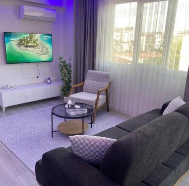 Comfortable, stylish, centrally located apartment