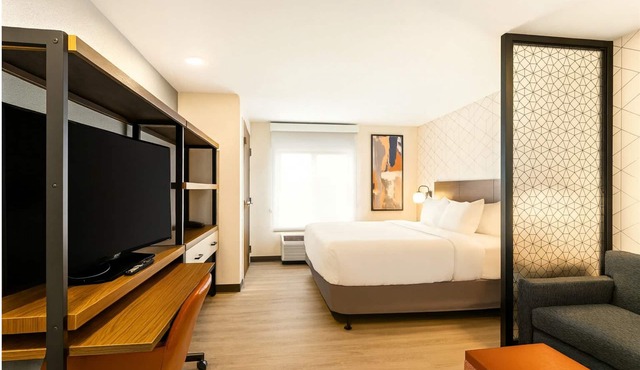 Comfortable Suite Perfect for Business Travelers – Workstation Included