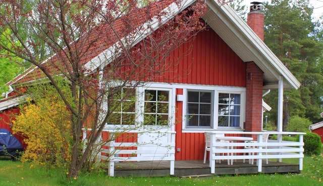 Comfortable Sweden house, bathing beach at the lake, entrance to Müritz National Park