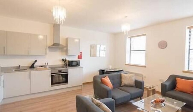Comfortable Swindon 2 bedroom Apartment, sleeps 5, FREE Parking