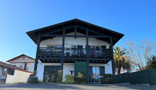 Comfortable T1 bis with terrace, private parking, near spa