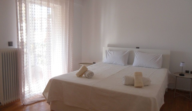 Comfortable Thermi apartment near SKG Airport