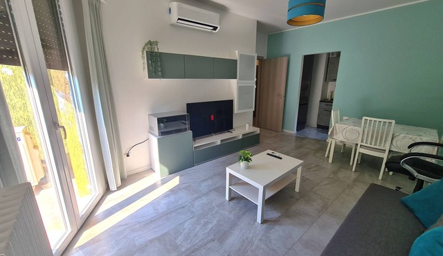 Comfortable three-room apartment in the green of Milan near the subway and parking