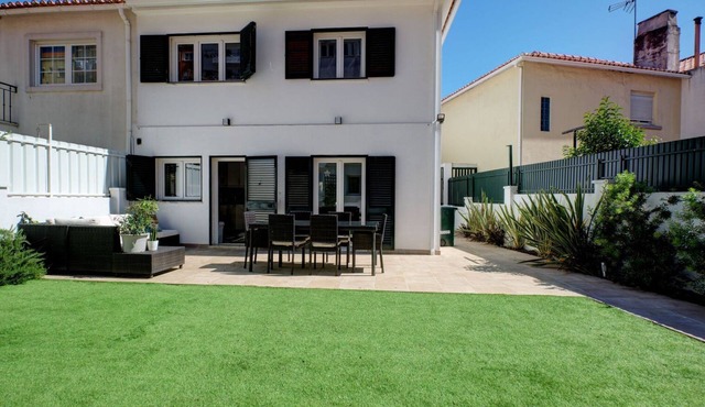 Comfortable Town House in Quiet Area by LovelyStay