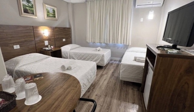 Comfortable Triple-Bed Stay with Executive Touch Close to Major Attractions