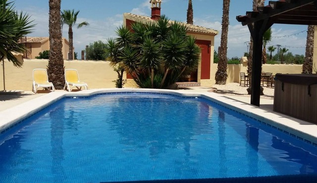 Comfortable Twin bed room located in the countryside with outdoor pool