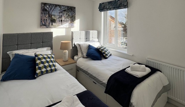 Comfortable two bed house - outskirts of Swindon