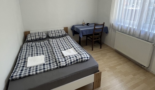 Comfortable Two Bedroom Apartment with Parking