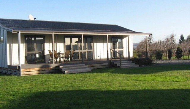 Comfortable Two Bedroom/Two Ensuite Country Cottage near Havelock North