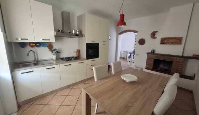 Comfortable two-room detached apartment a stone's throw from the sea in the green hills.