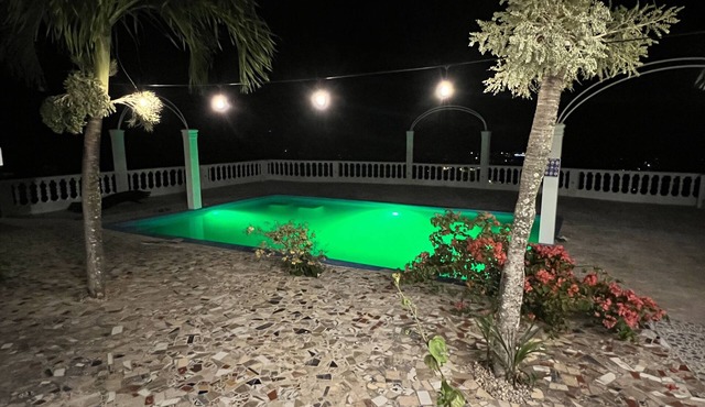 Comfortable two twin bed room with private bathroom, New, balcony & Ocean view