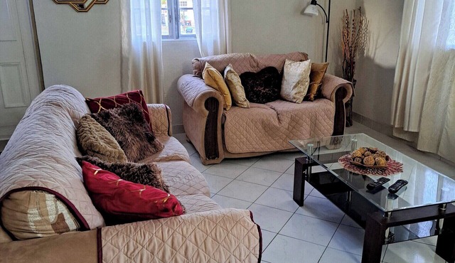 Comfortable upstairs 2-bdrm 2 bthrm apartment with AC in Christ Church