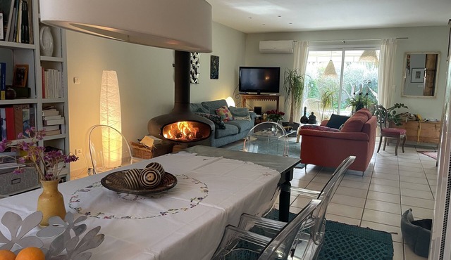 Comfortable villa with pool near pont du gard and Uzes. sleeps 7/8