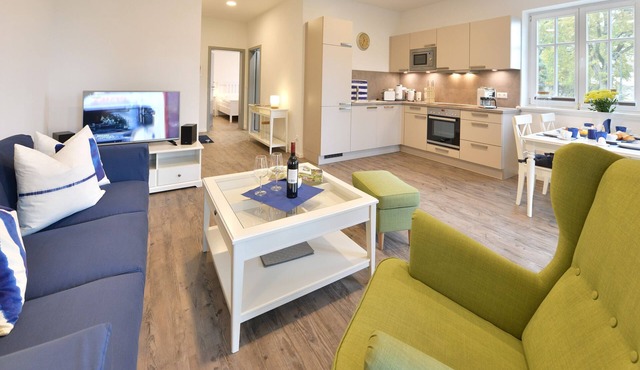 Comfortable vacation apartment Blaues Haus App. 1 with sea view and terrace