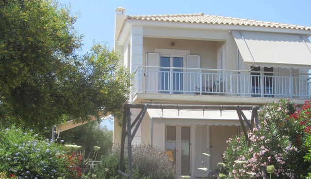 Comfortable vacation country house built in 2009 with panoramic sea views