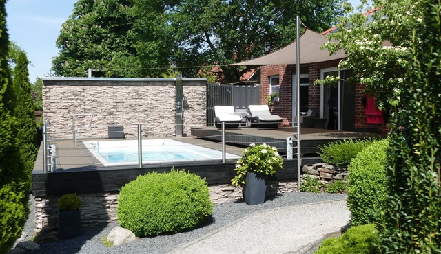 Comfortable vacation home with pool, sauna, large garden .