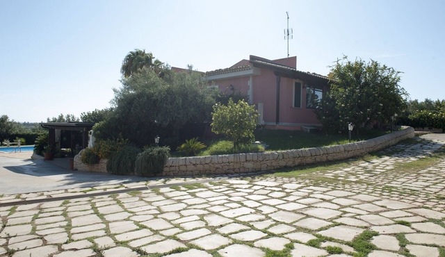 Comfortable villa with swimming pool near the sea, Modica and Siracusa