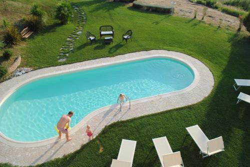 Comfortable villa lower level in Montelabbate with private pool