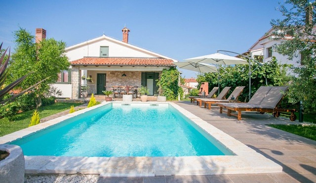 Comfortable villa Marinela with pool and fenced garden