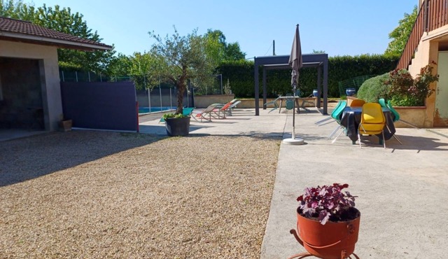 Comfortable villa with pool in the countryside