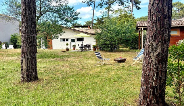 Comfortable villa with large enclosed garden of 1800 m2, view on pine trees.