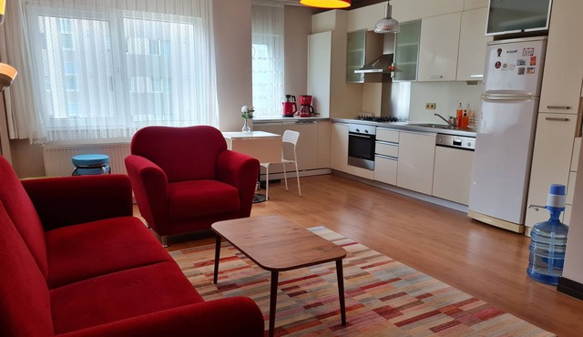 Comfortable & warm flat, 5-10 minutes walk close to the metro station
