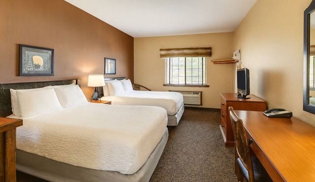 Comfortable & Warm Rustic Stay in Columbia w/Free Breakfast | 4 Units