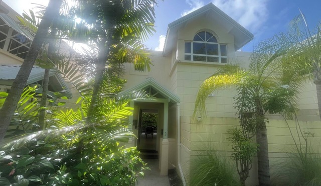 Comfortable, Well Located Holiday Home on Freight's Bay, walkable to Miami Beach