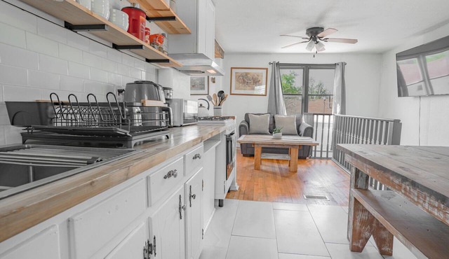 Comfortable, well-stocked 2BR near OCU — sleeps 4 across 3 queen beds #N29