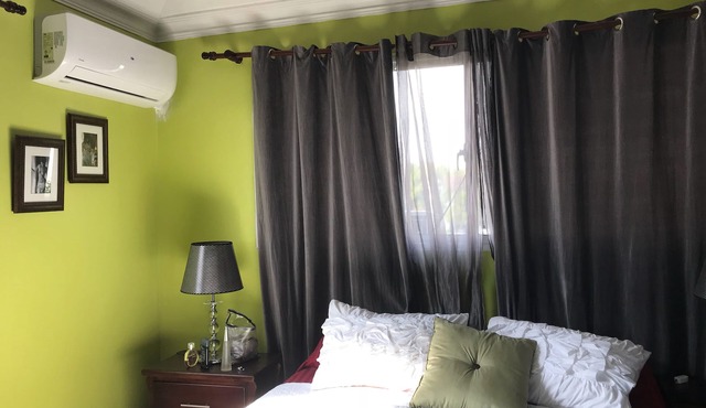 COMFORTABLE with work desk (DESK) and WIFI, with view, restaurants and more