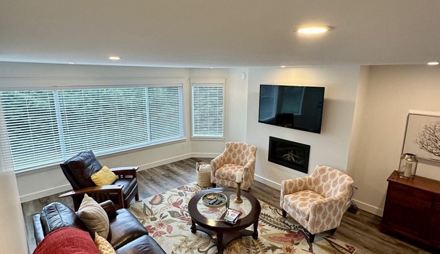 Comfortable1 bedroom suite located in Cowichan Valley close to various wineries.