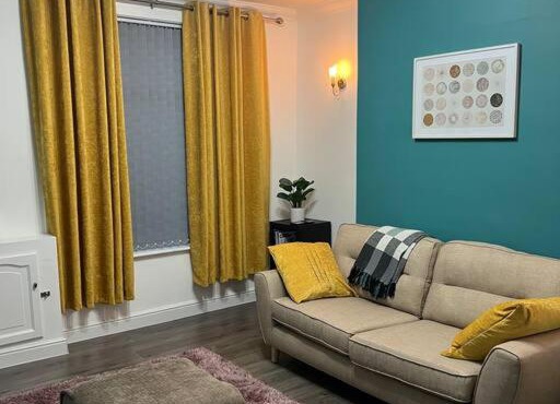 Comfortably furnished 2 bedroom home in Bolton
