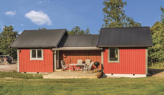 Comfortably furnished cottage with good standard and beautiful location by the lake Brunn.