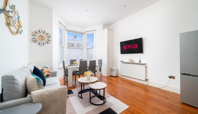 Comfy 2-Bed Flat Next to Clapham Junction