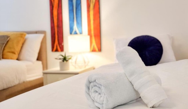 Comfy 2 bed Flat with free Parking, close to Tube