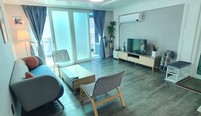 COMFY - 2 Bedrooms - Elevator/Terrace in Heart of Hongdae- 4 mins walk to subway