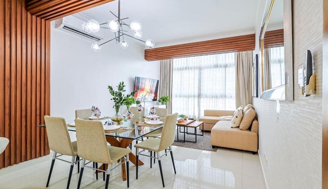 Comfy 2BR Condo, Roof Top Pool.