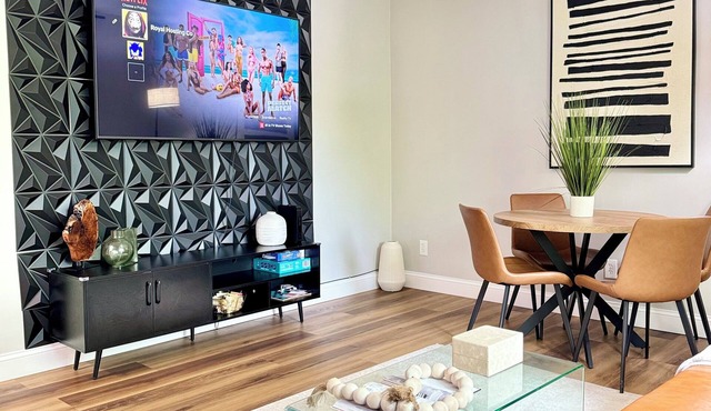 Comfy 4-bedroom apartment with WiFi, AC, free parking in wonderful Hempstead